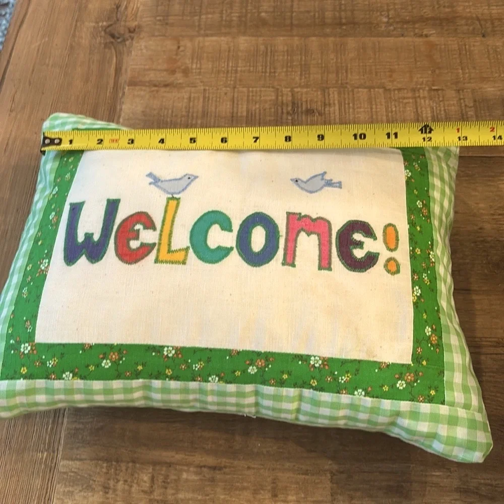 Vintage Applique Welcome Gingham Pillow. 11”x14” Charming Cottagecore. EUC